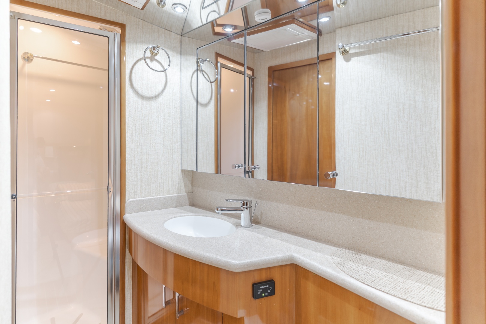 BRAINWAVE 54ft Hatteras Yacht For Sale