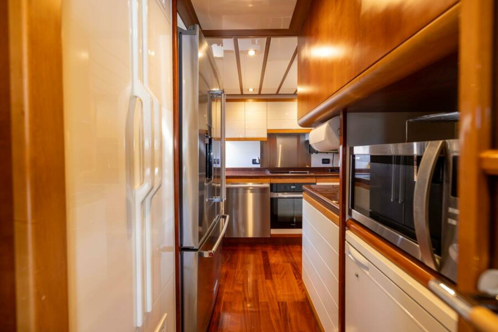 DREAMCHASER 94ft Ferretti Yachts Yacht For Sale