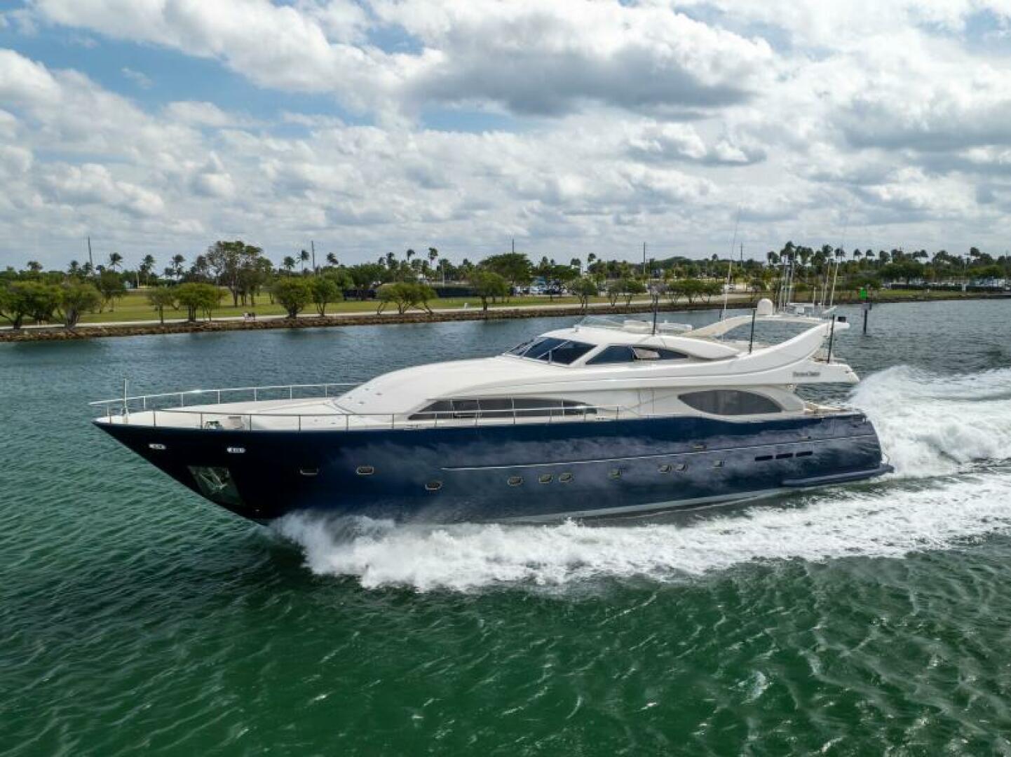 DREAMCHASER 94ft Ferretti Yachts Yacht For Sale