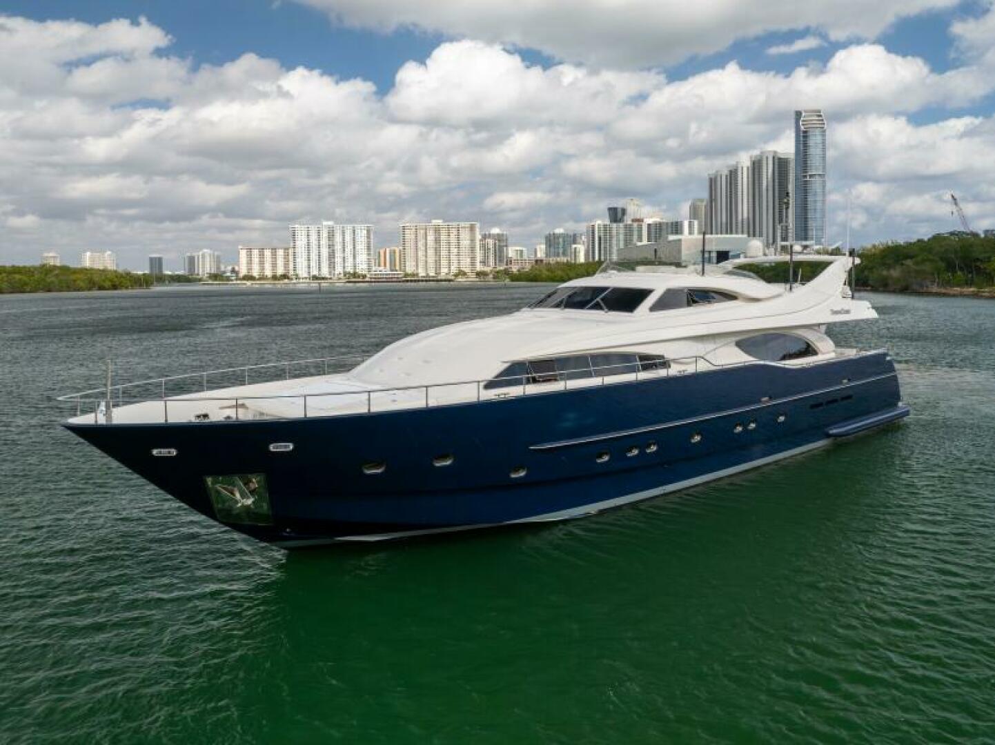 DREAMCHASER 94ft Ferretti Yachts Yacht For Sale