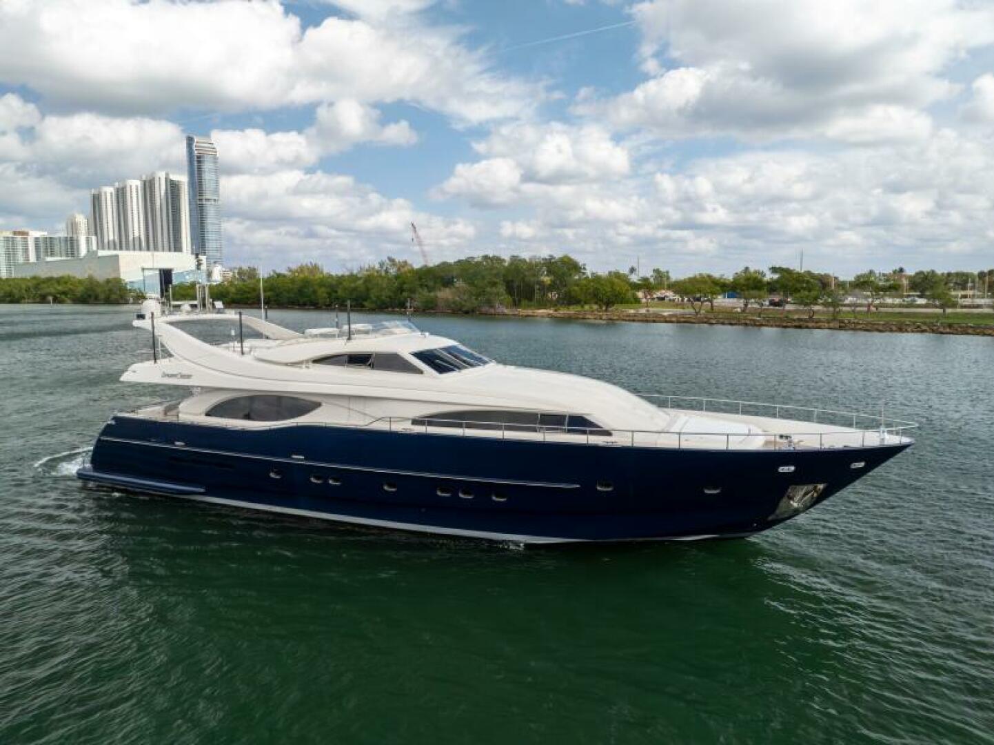 DREAMCHASER 94ft Ferretti Yachts Yacht For Sale