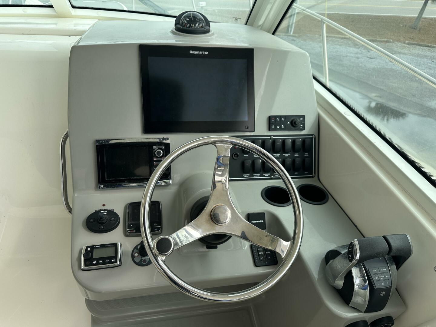 31ft Boston Whaler Yacht For Sale