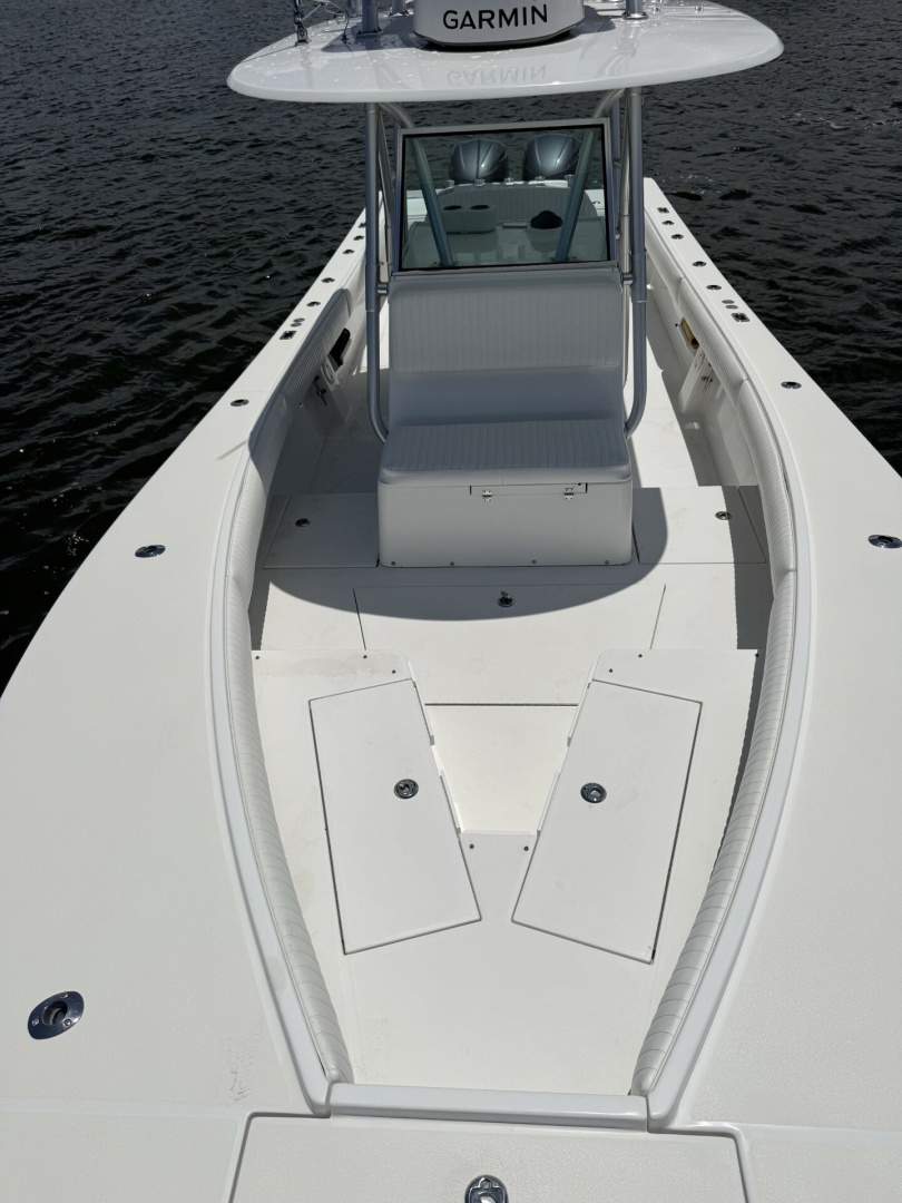 2006 Regulator 32 Center Console