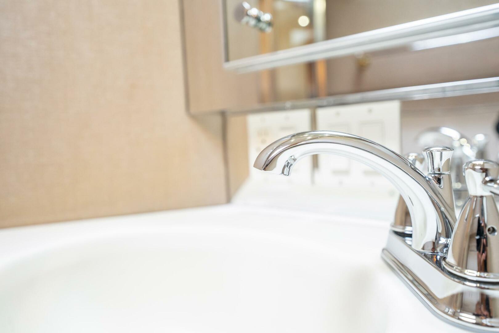 HATT S OFF 74ft Hatteras Yacht For Sale