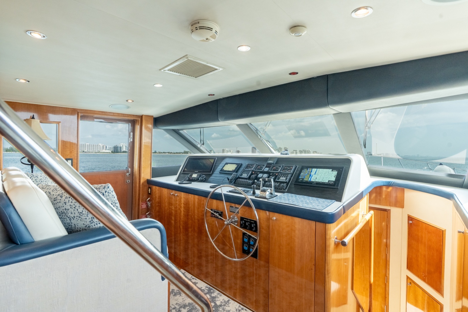Hatteras 75 Sport Deck — Island Dancer - Photo 37