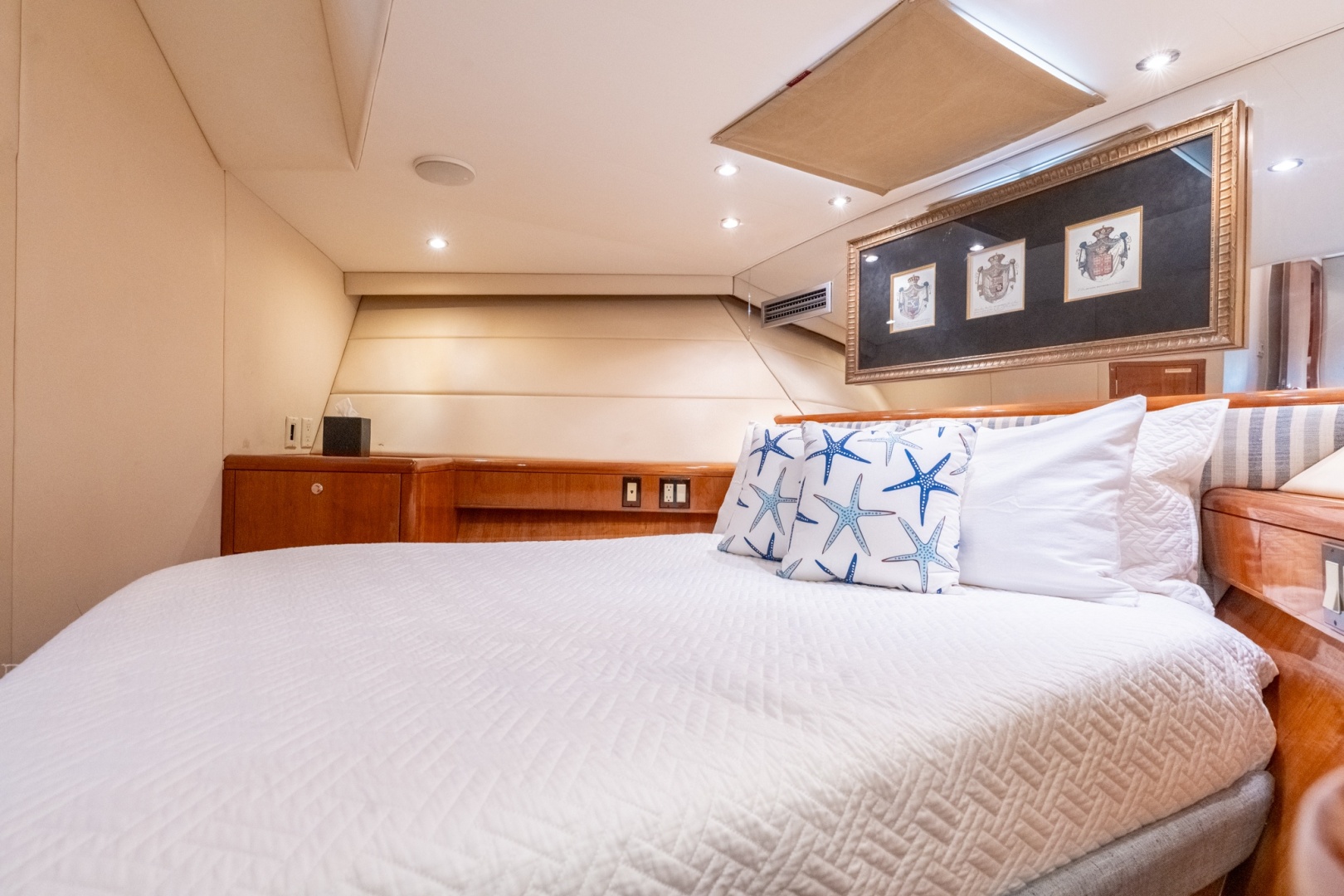 Hatteras 75 Sport Deck — Island Dancer - Photo 63