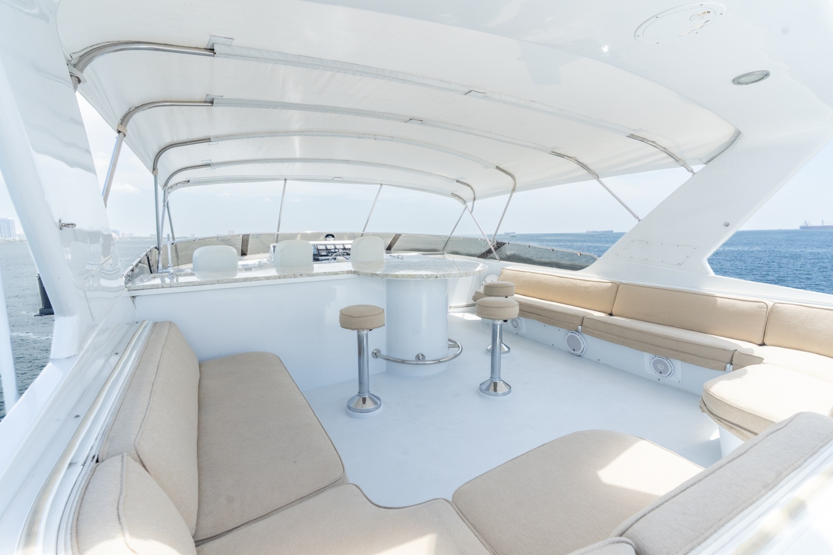 Hatteras 75 Sport Deck — Island Dancer - Photo 32