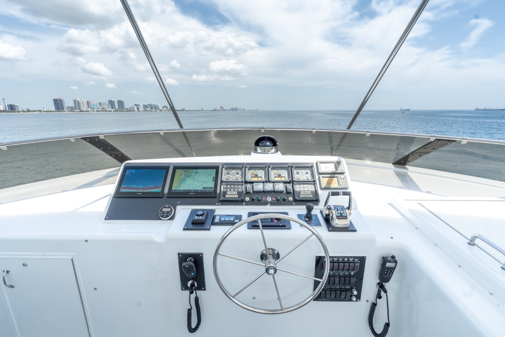 Hatteras 75 Sport Deck — Island Dancer - Photo 35