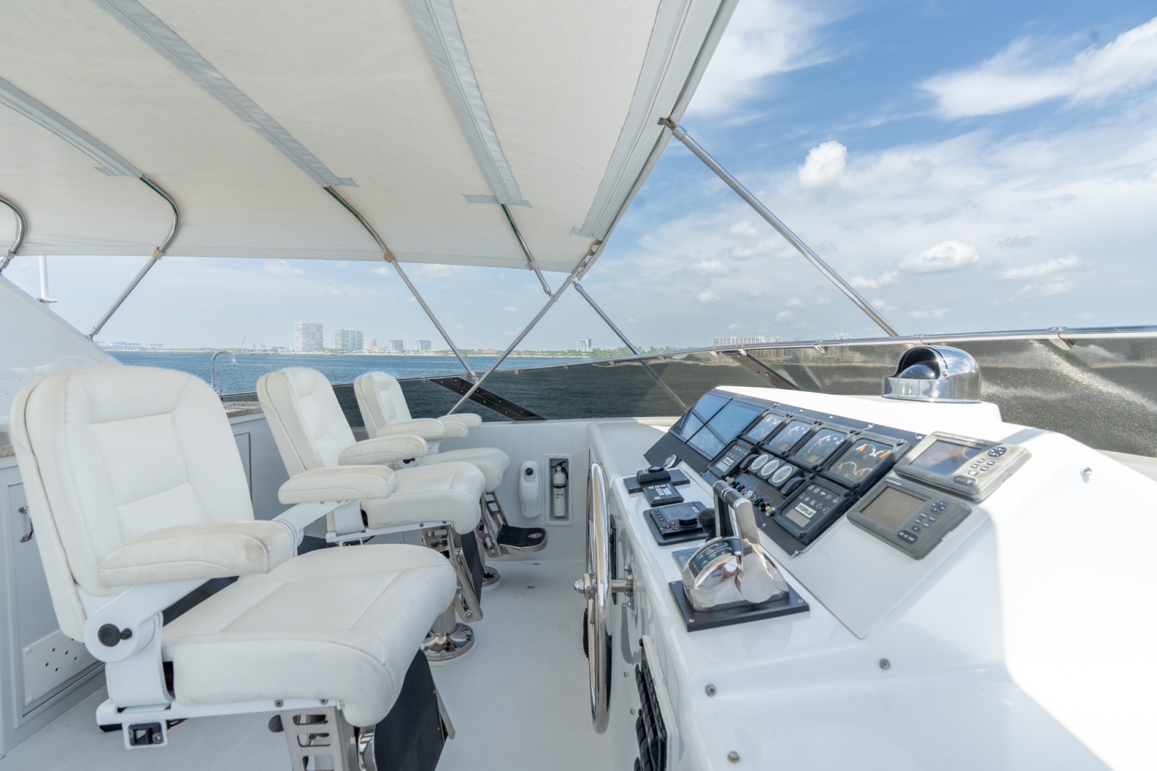 Hatteras 75 Sport Deck — Island Dancer - Photo 26
