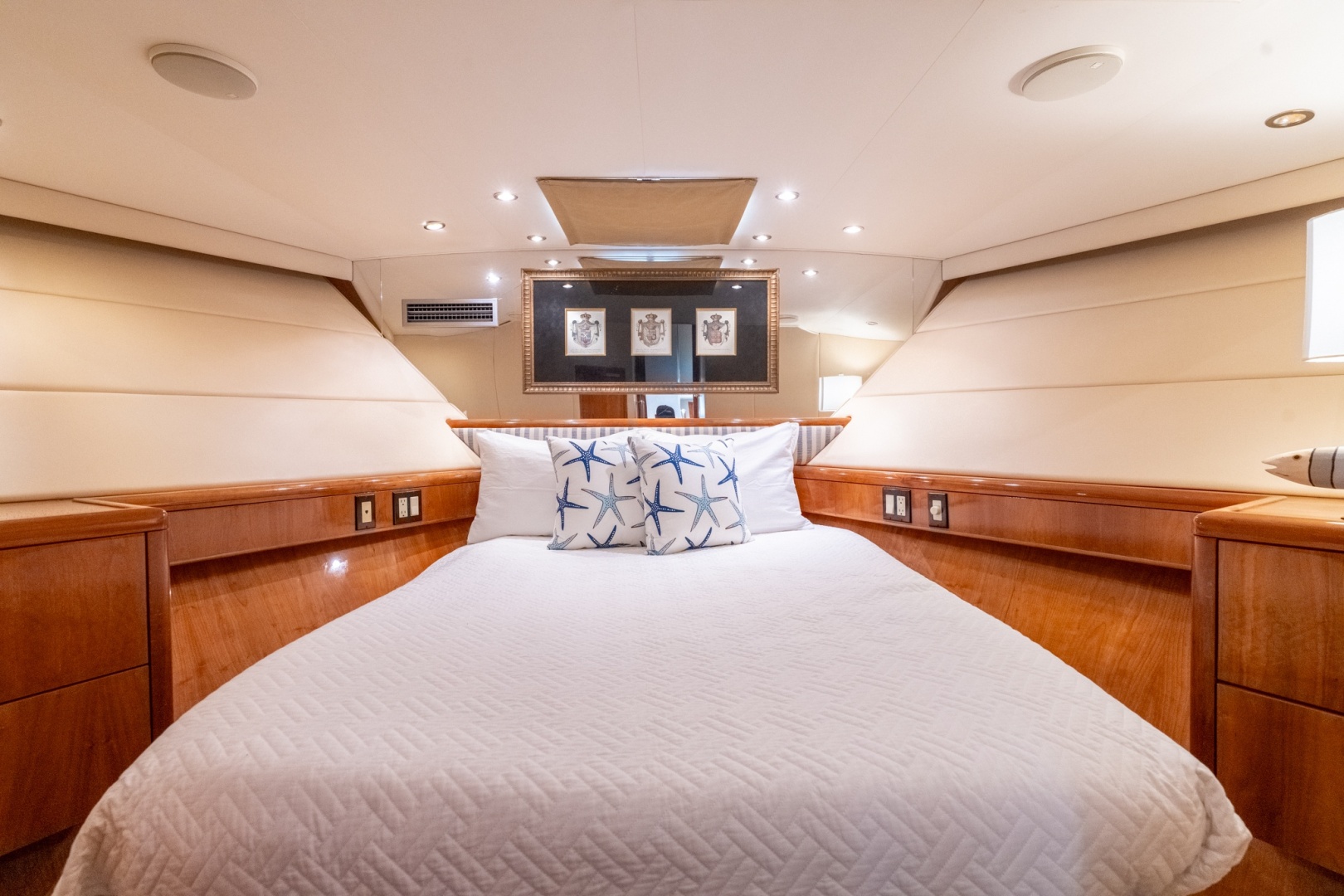 Hatteras 75 Sport Deck — Island Dancer - Photo 61