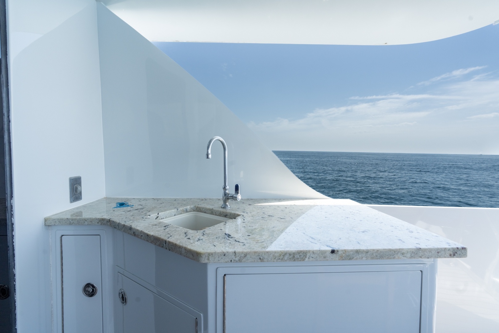 Hatteras 75 Sport Deck — Island Dancer - Photo 24