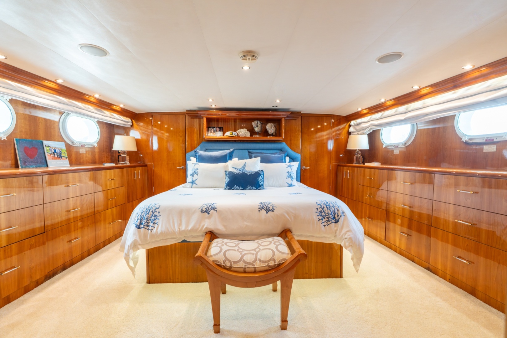 Hatteras 75 Sport Deck — Island Dancer - Photo 48