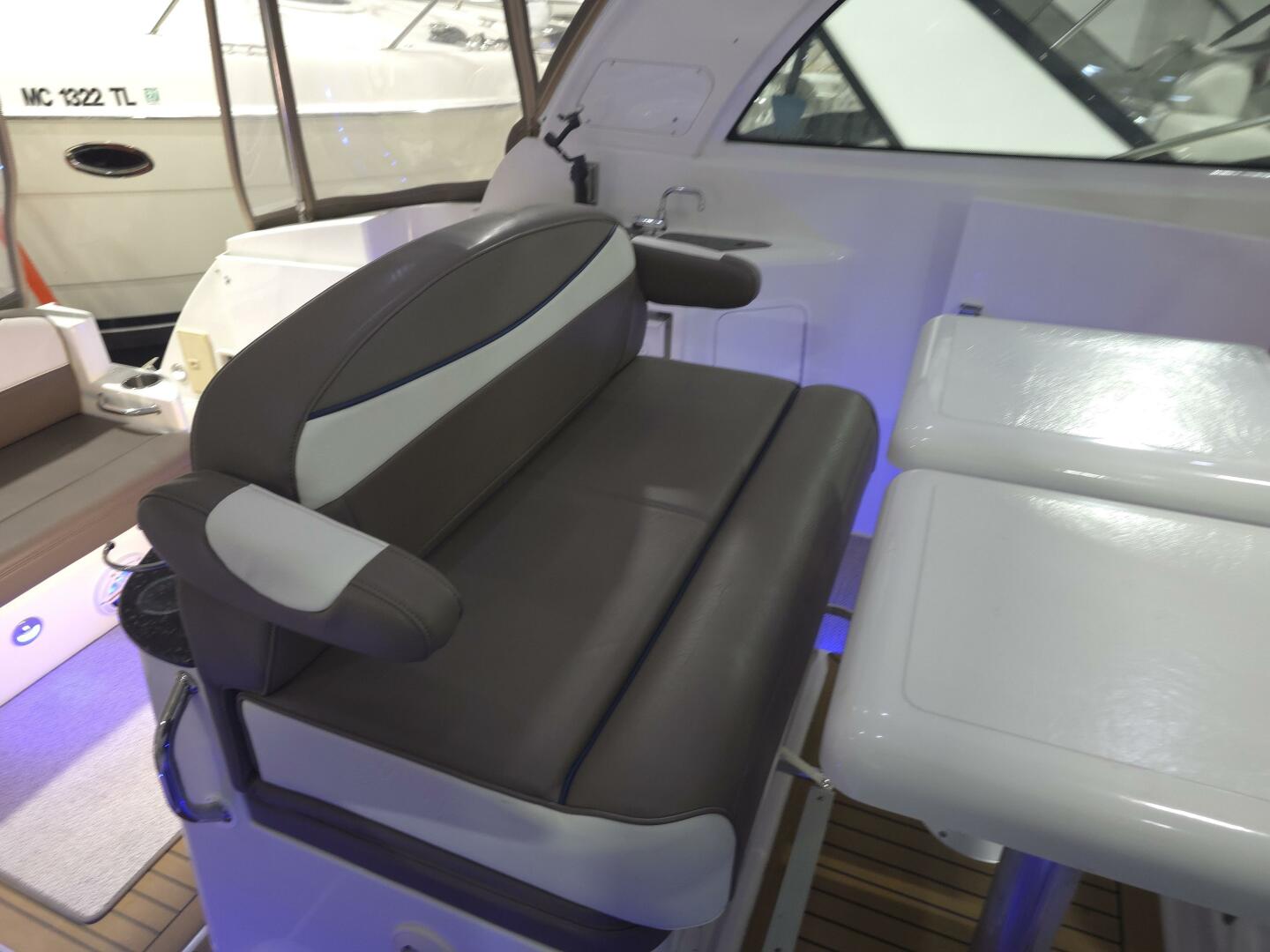 39ft Cruisers Yachts Yacht For Sale