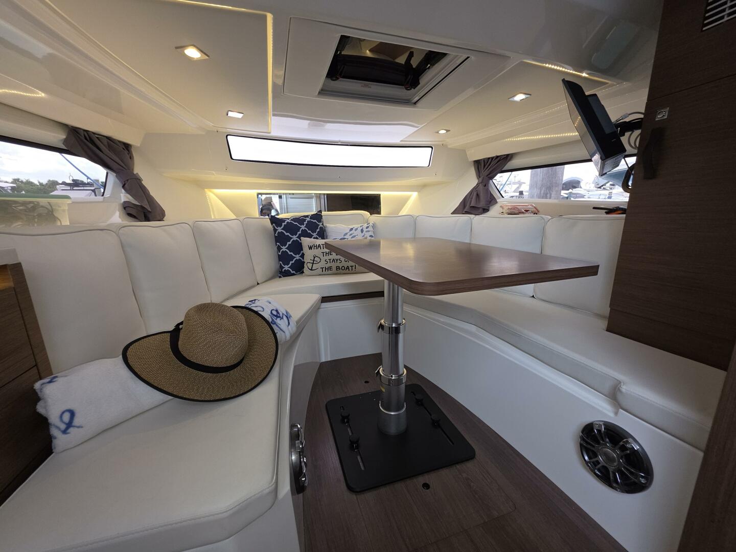 35ft Jeanneau Yacht For Sale 35ft Jeanneau Yacht For Sale