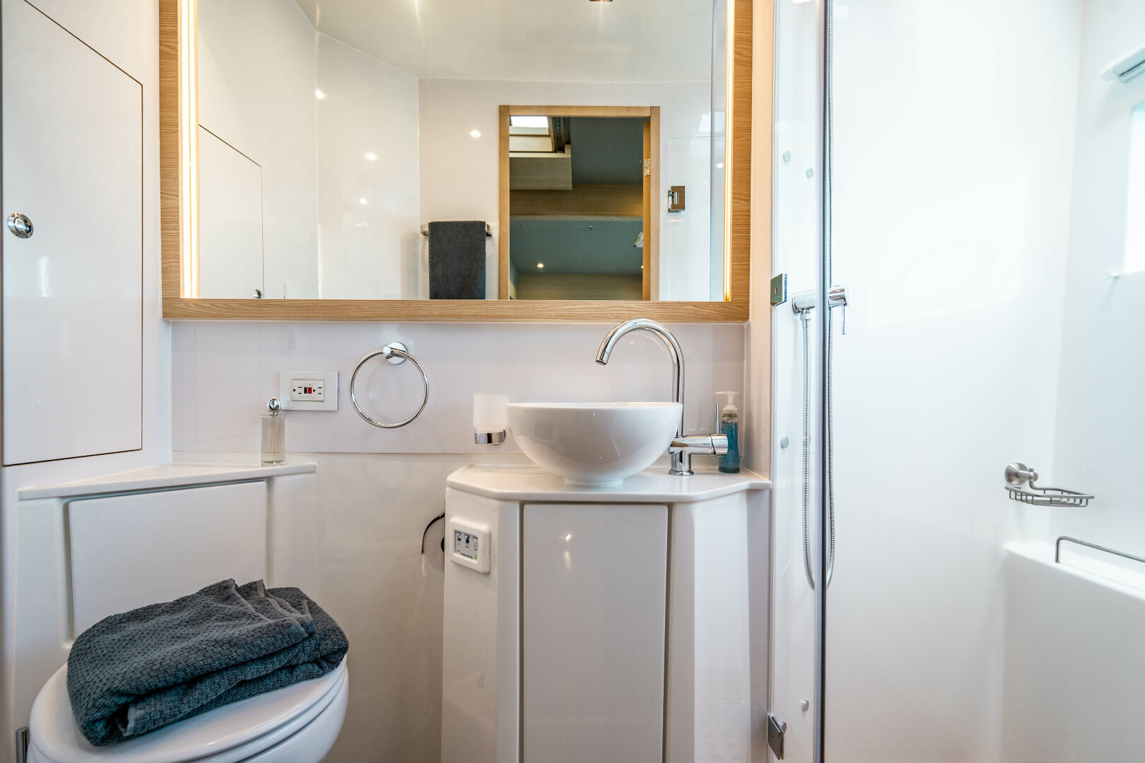 2024 Aquila 54 Yacht