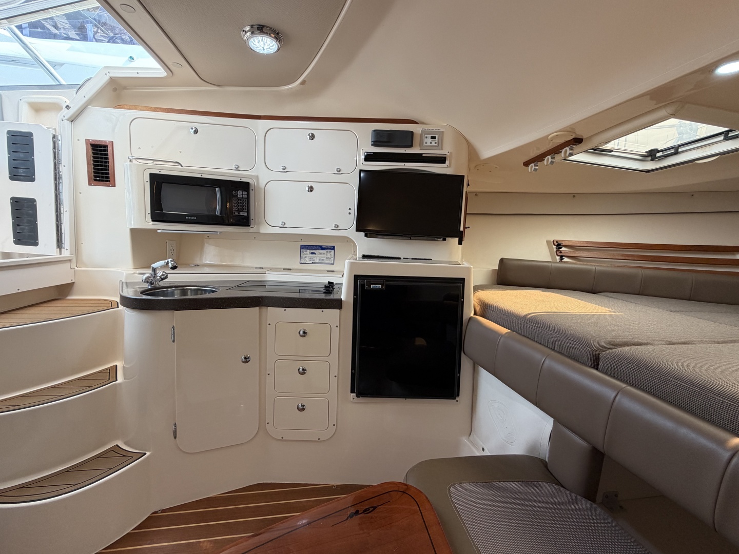 2004 Grady White Express 330 33ft Grady White Yacht For Sale