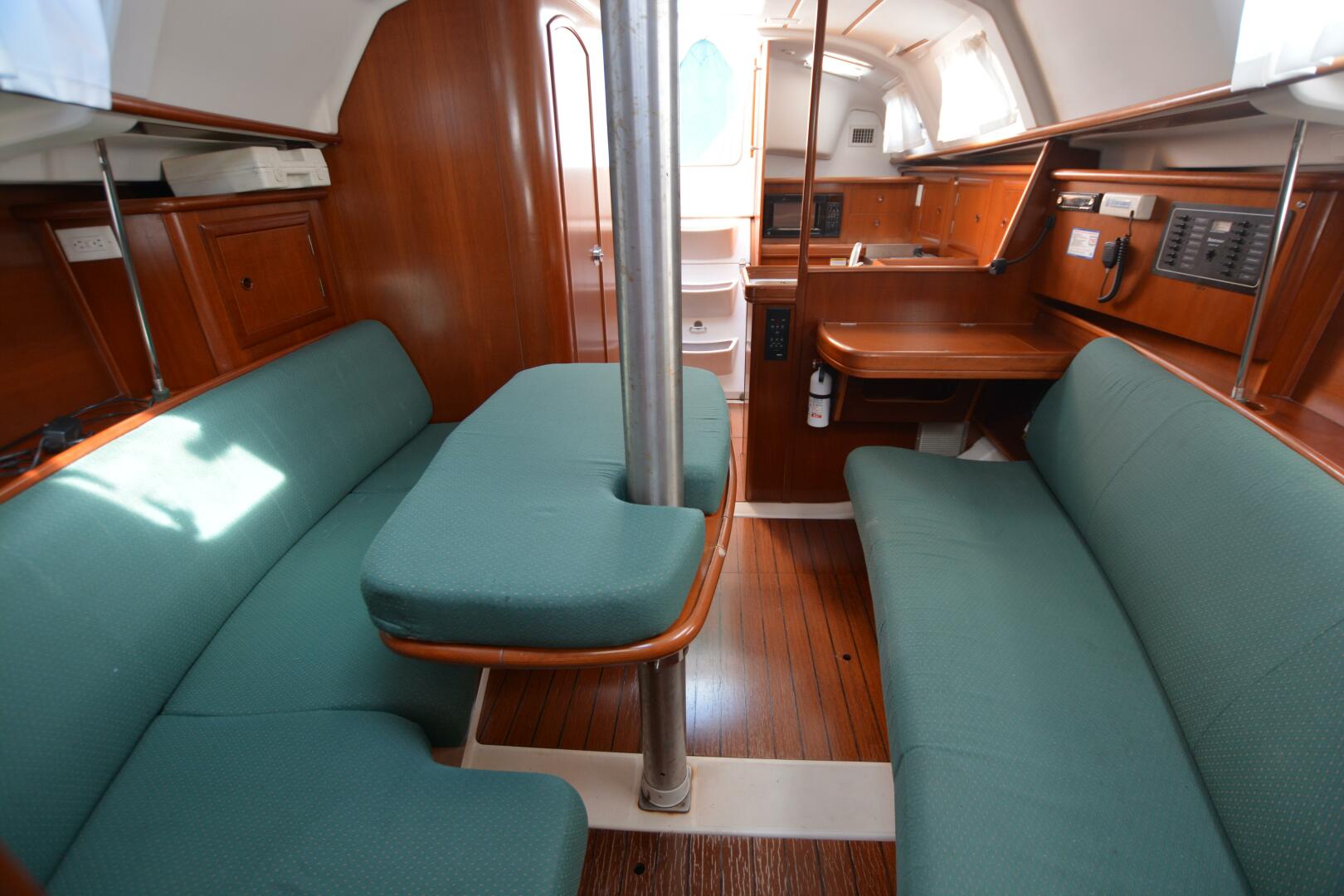 Heals Easily Too 33ft Beneteau Yacht For Sale