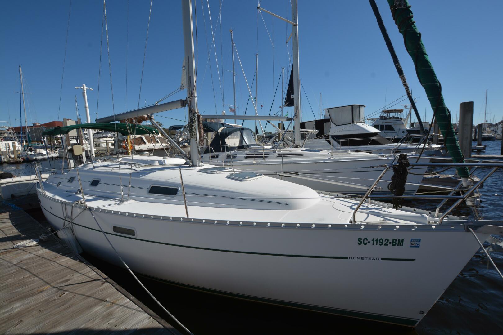 Heals Easily Too 33ft Beneteau Yacht For Sale