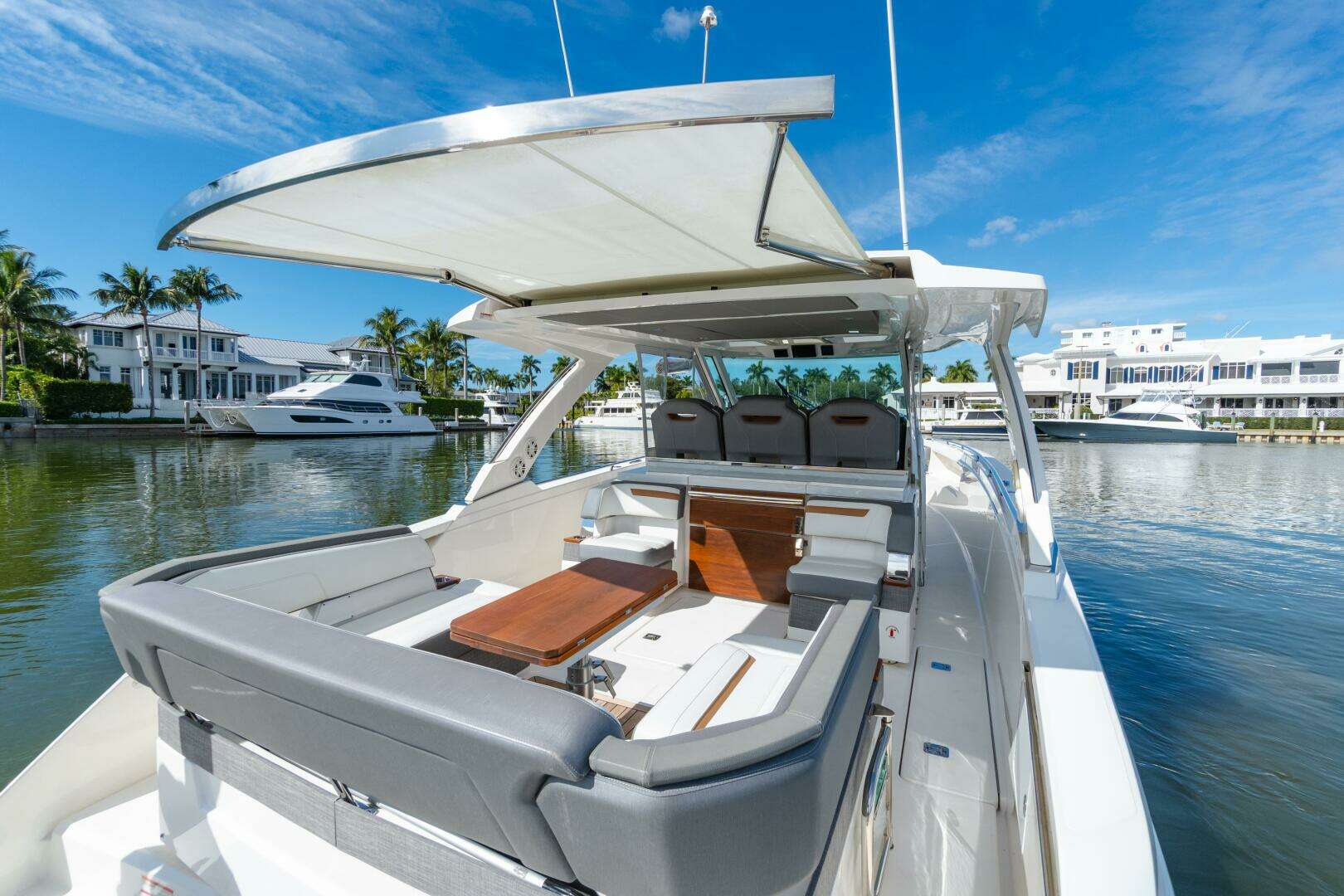 Tiara Sport 38 LS Yacht For Sale