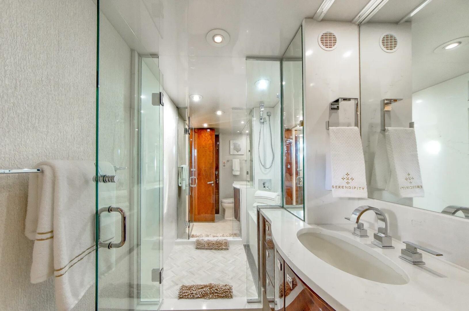 Serendipity 94ft Lazzara Yachts Yacht For Sale Serendipity 94ft Lazzara Yachts Yacht For Sale