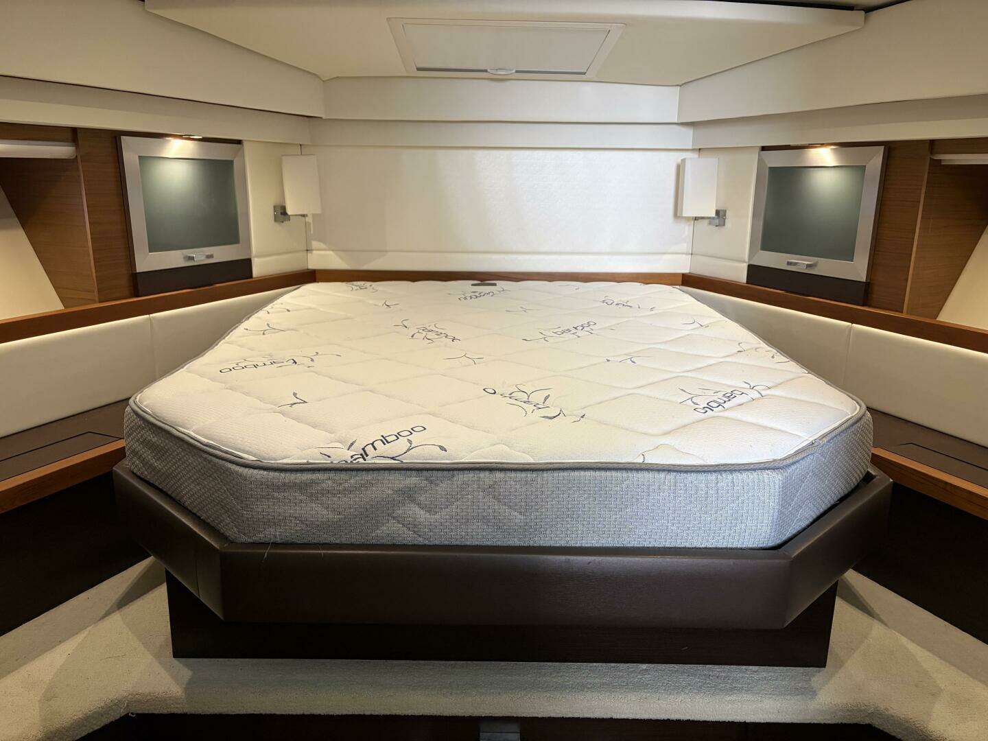 Tiara Yachts C44 Coupe Yacht For Sale