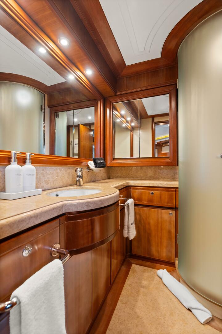 2004 Ferretti Yachts 