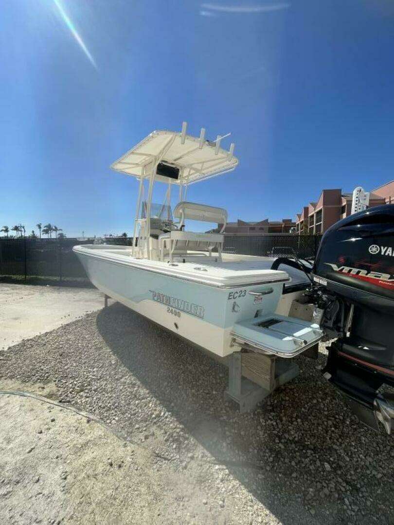 24ft Pathfinder Yacht For Sale