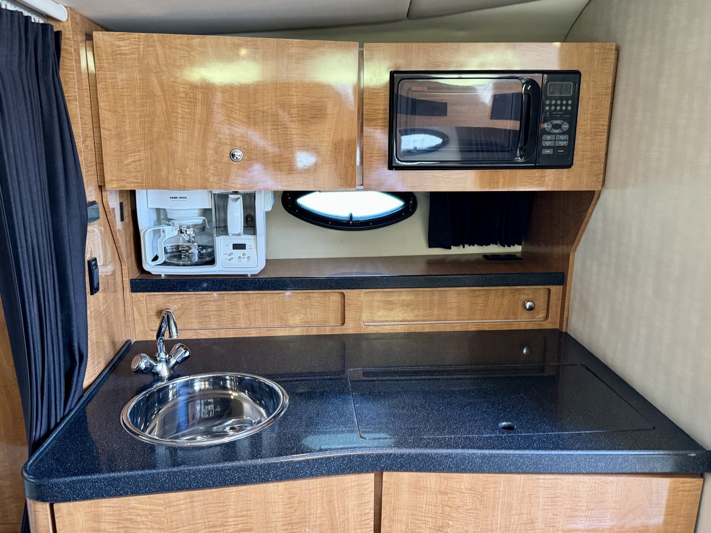 Floating Options 32ft Regal Yacht For Sale
