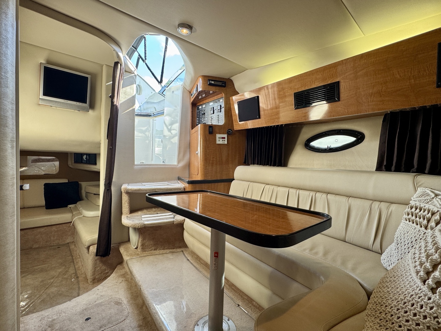 Floating Options 32ft Regal Yacht For Sale
