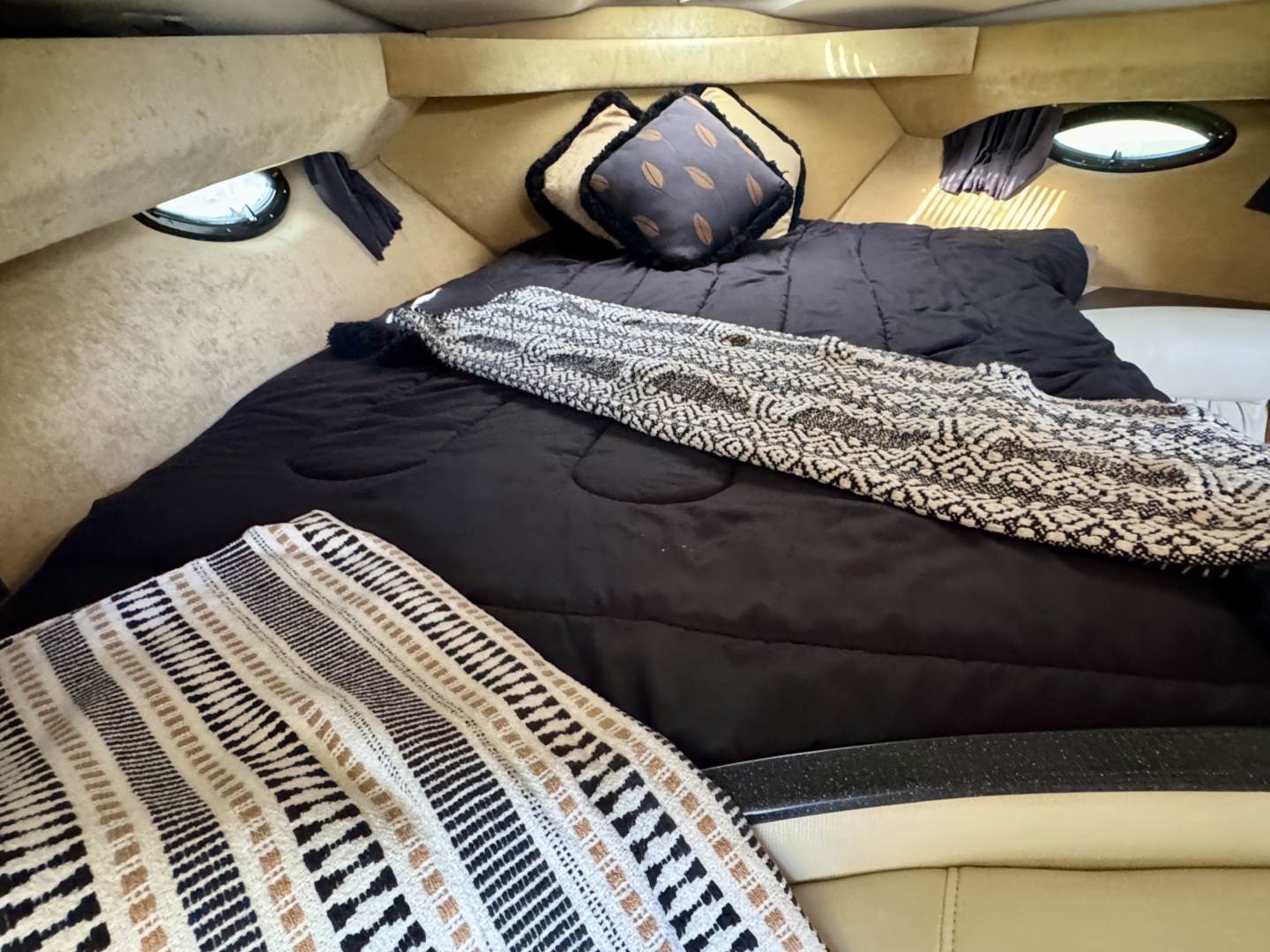 Floating Options 32ft Regal Yacht For Sale