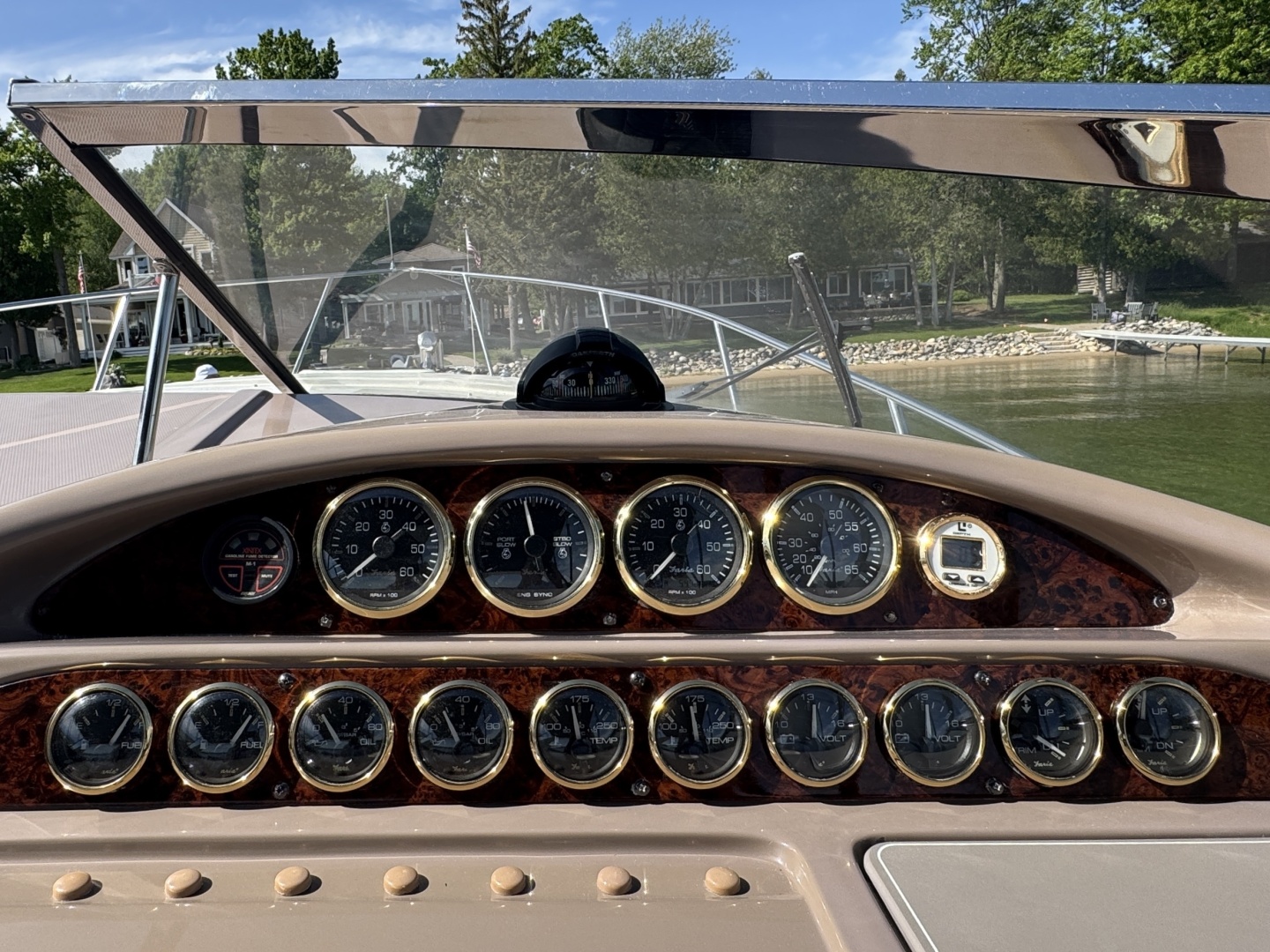 Floating Options 32ft Regal Yacht For Sale