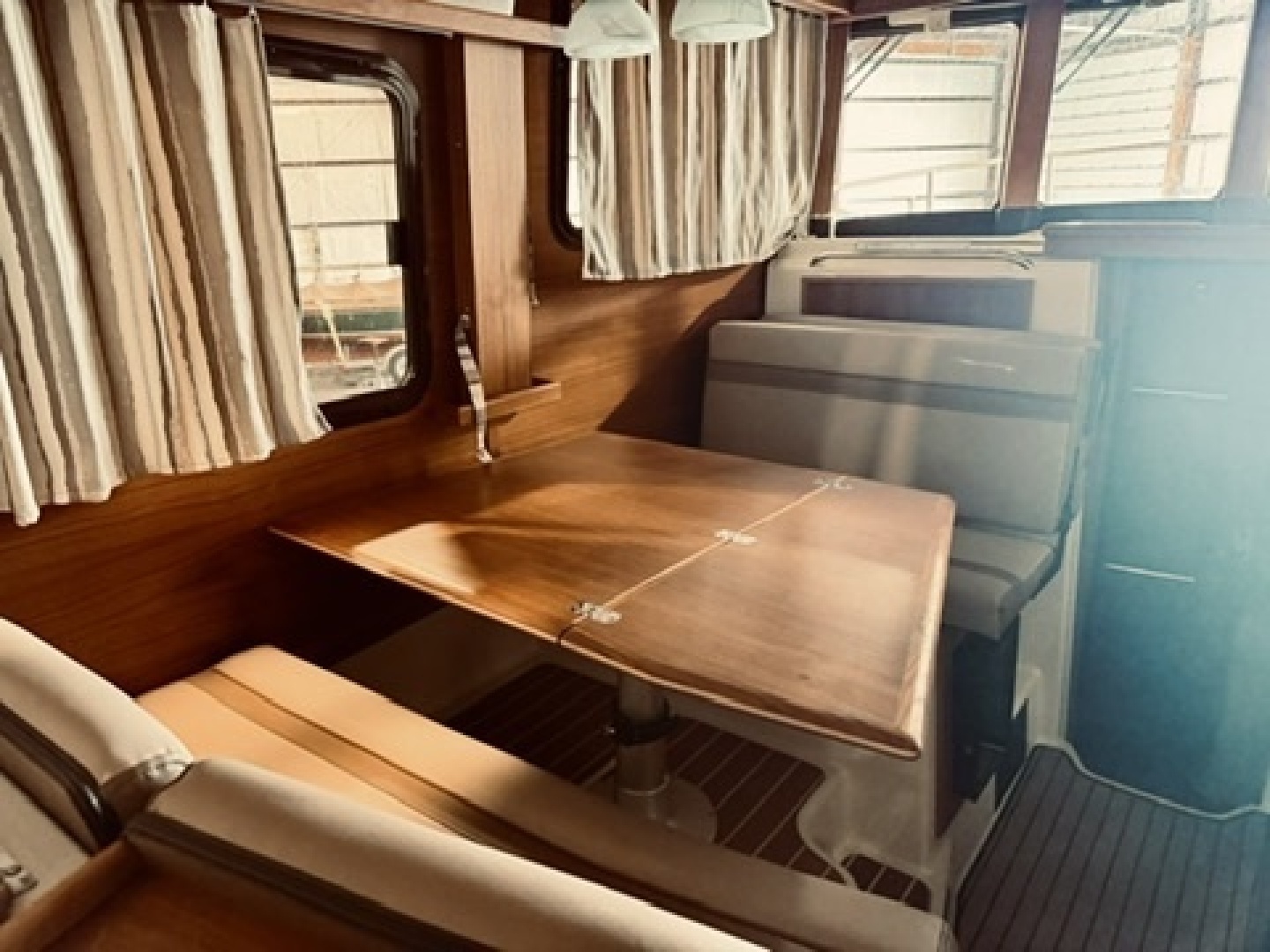 Ranger Tugs R-31 CB Yacht For Sale