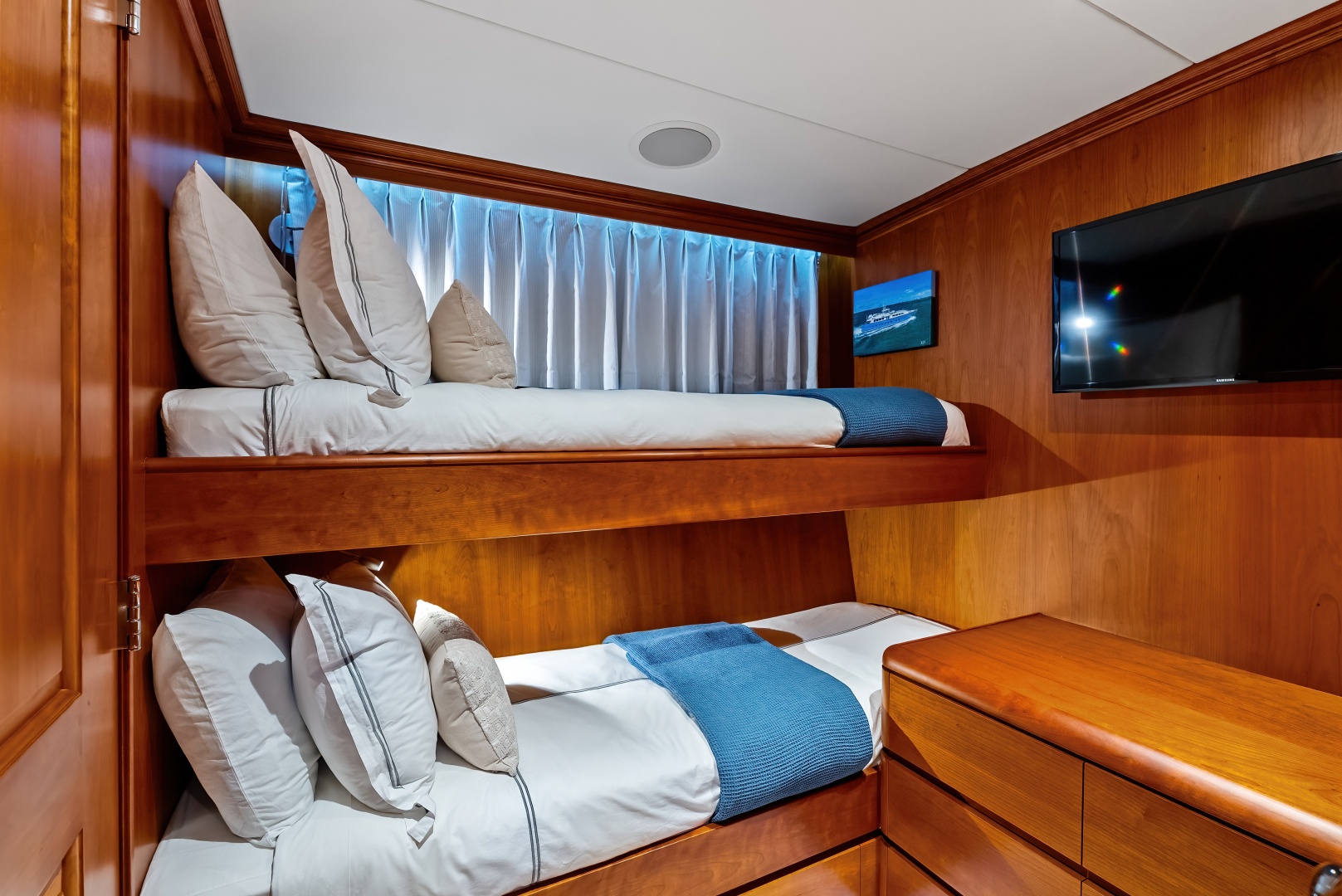 SILVER SEAS 107ft Burger Yacht For Sale
