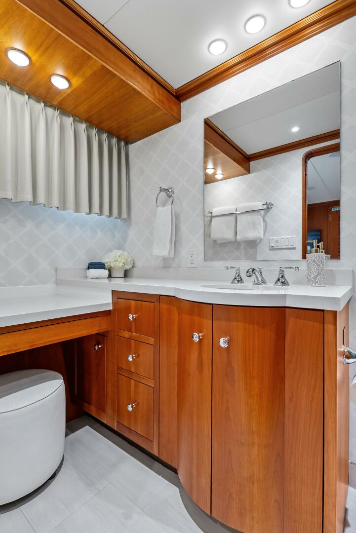 SILVER SEAS 107ft Burger Yacht For Sale