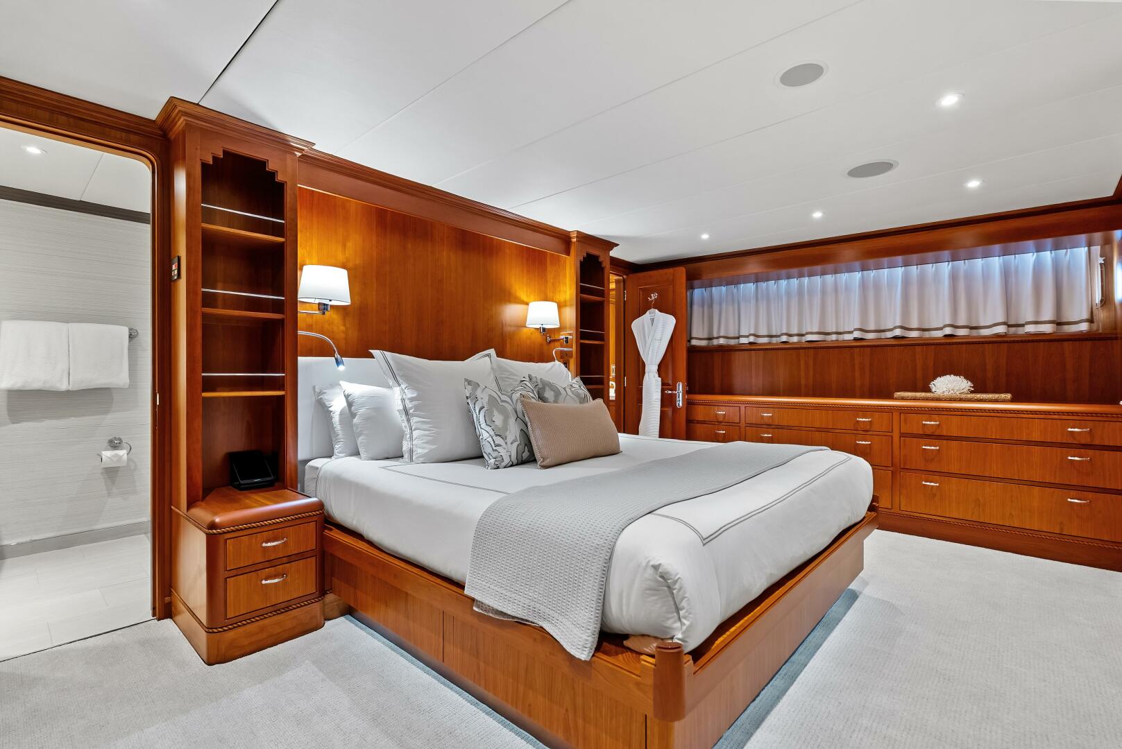 SILVER SEAS 107ft Burger Yacht For Sale