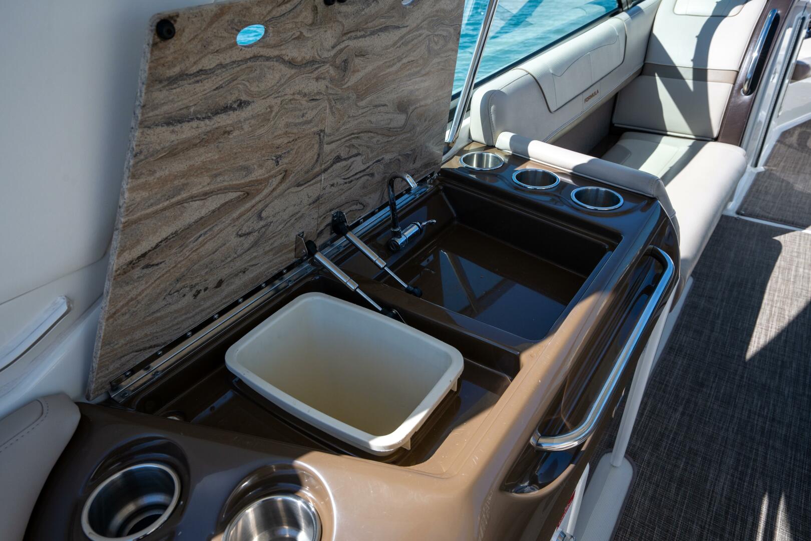 KNOT AGAIN 35ft Formula Yacht For Sale KNOT AGAIN 35ft Formula Yacht For Sale