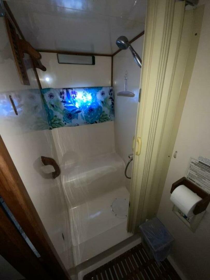 MAKIN MEMORIES 41ft President Yacht For Sale