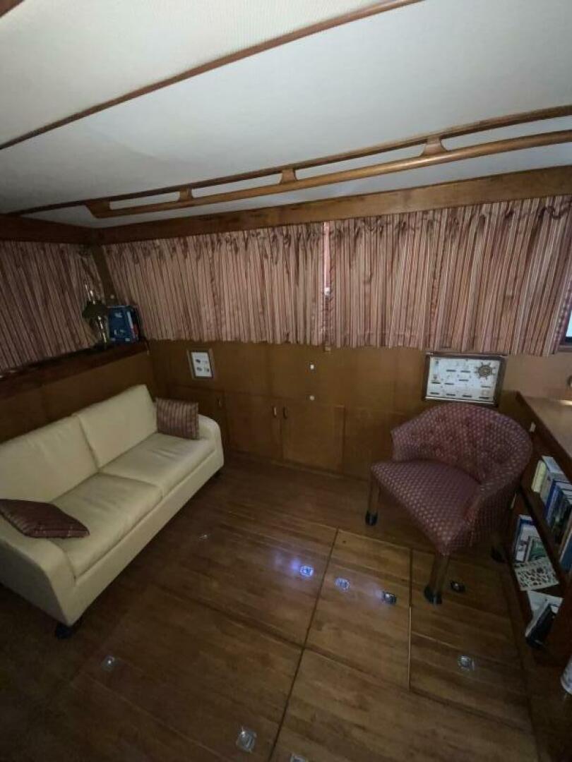 MAKIN MEMORIES 41ft President Yacht For Sale