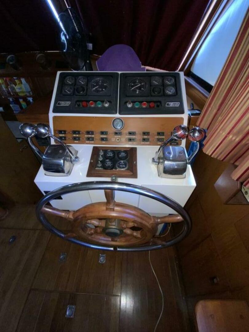 MAKIN MEMORIES 41ft President Yacht For Sale