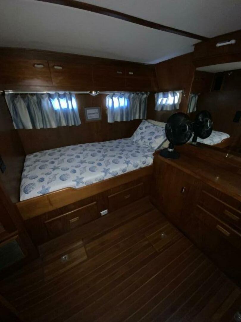MAKIN MEMORIES 41ft President Yacht For Sale