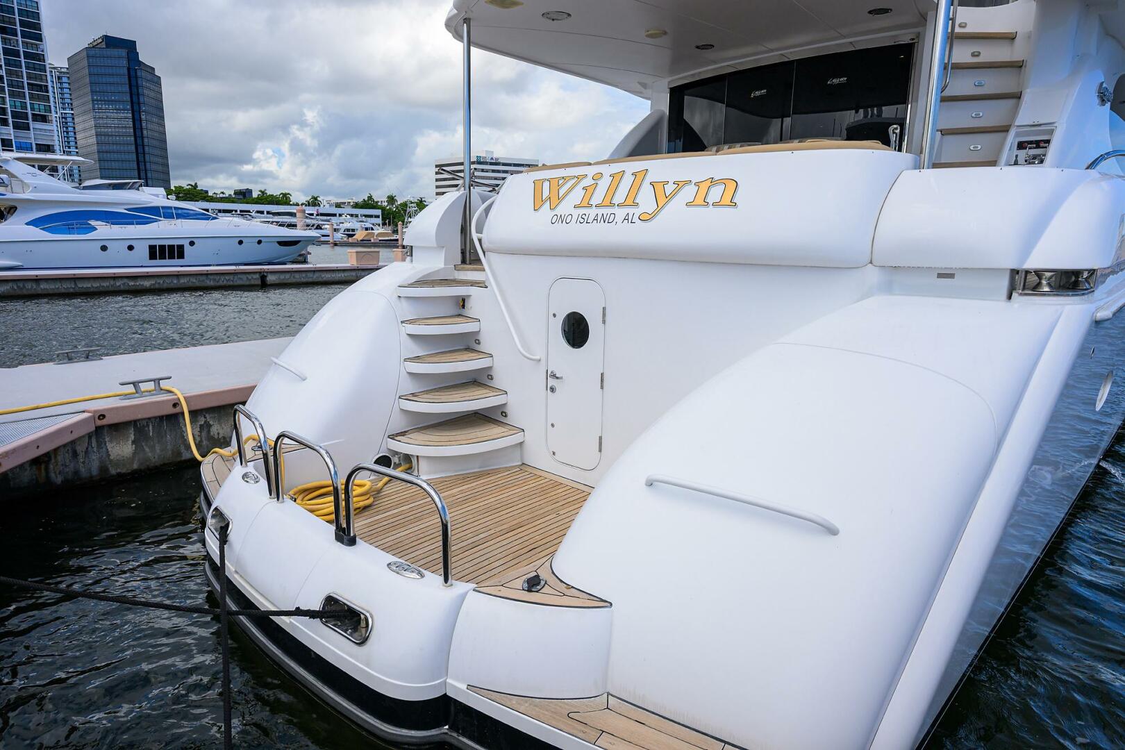 Lazzara 80 WILLYN - Transom