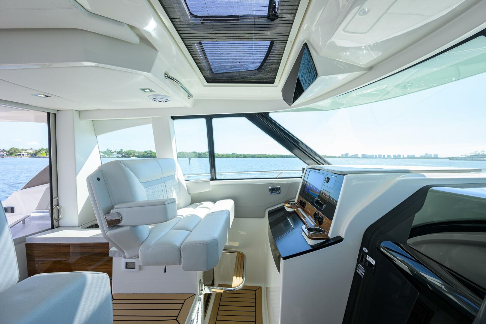 2022 43 Tiara LE 43ft Tiara Yachts Yacht For Sale