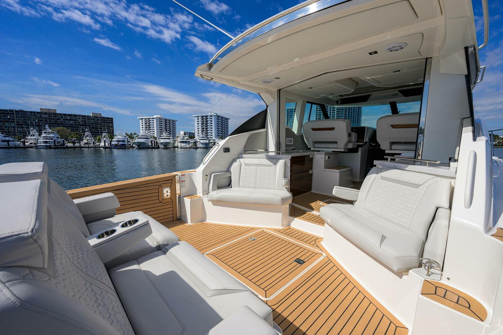 2022 43 Tiara LE 43ft Tiara Yachts Yacht For Sale