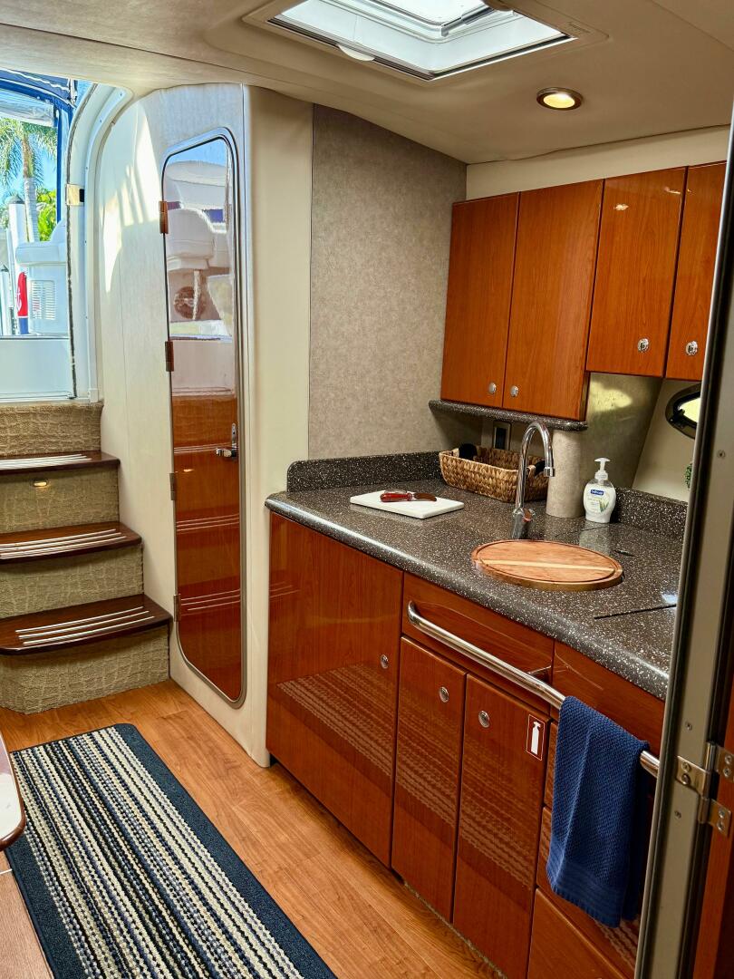 HOW WE ROLL 37ft Formula Yacht For Sale