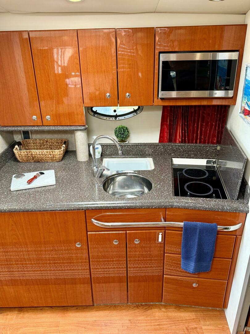 HOW WE ROLL 37ft Formula Yacht For Sale