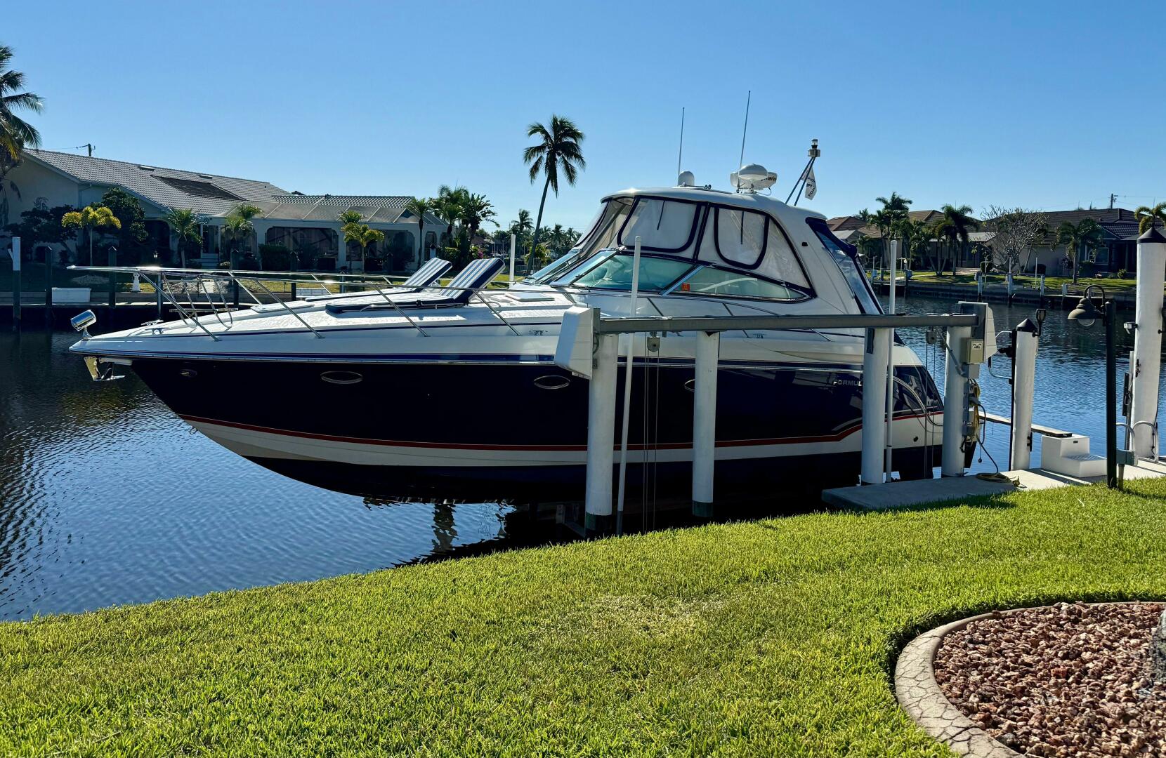 HOW WE ROLL 37ft Formula Yacht For Sale