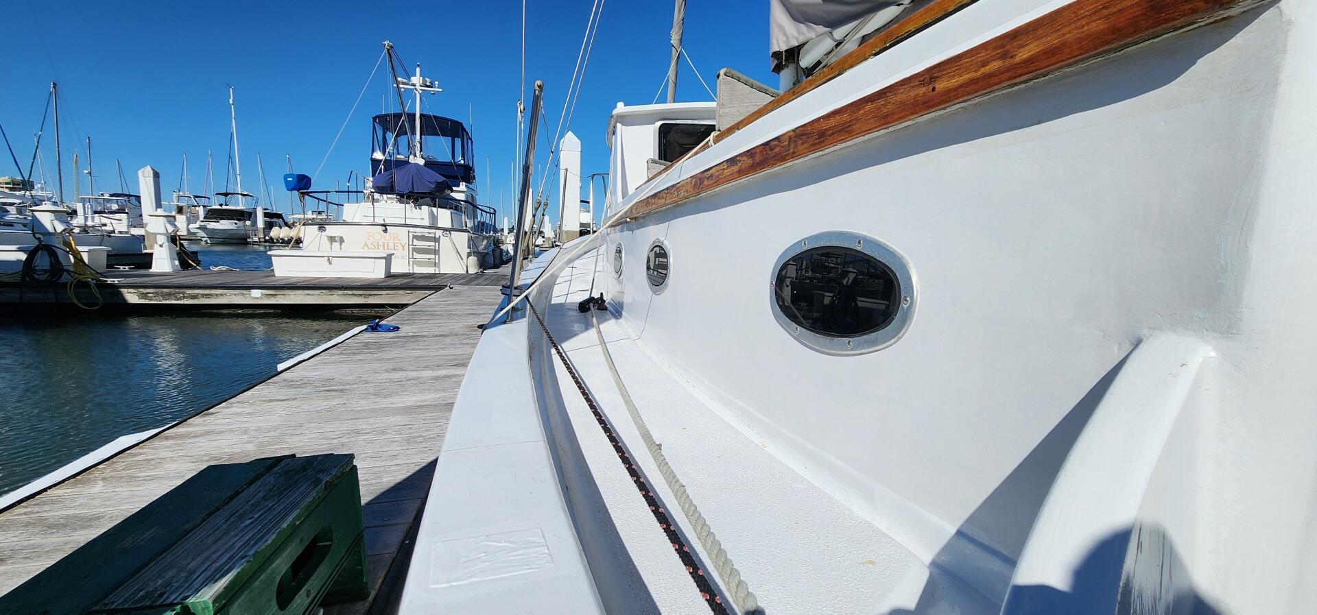 Hesper 32ft Tillotson Pearson Yacht For Sale