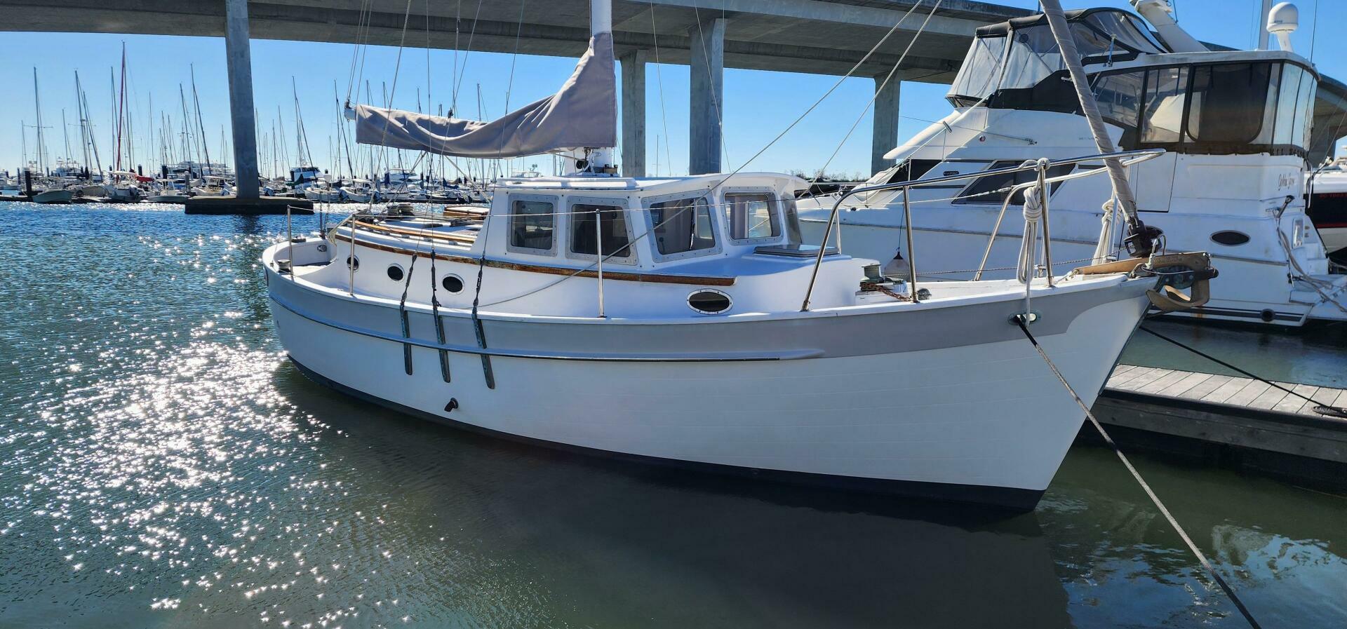 Hesper 32ft Tillotson Pearson Yacht For Sale