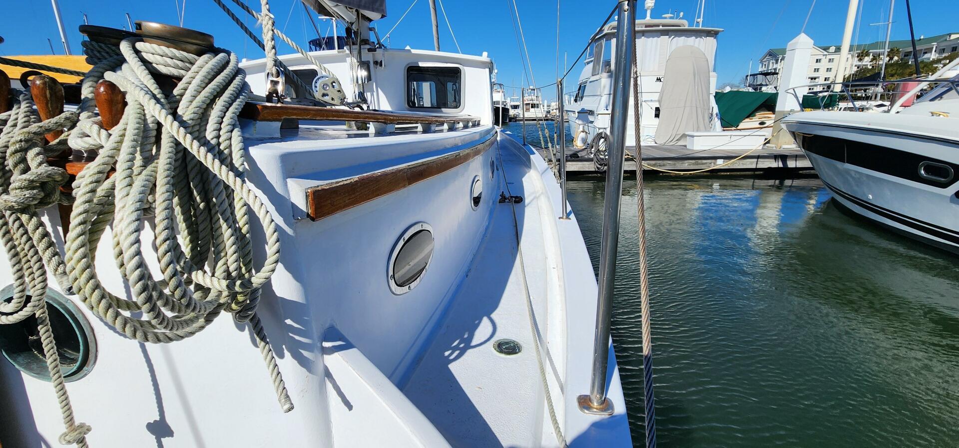 Hesper 32ft Tillotson Pearson Yacht For Sale