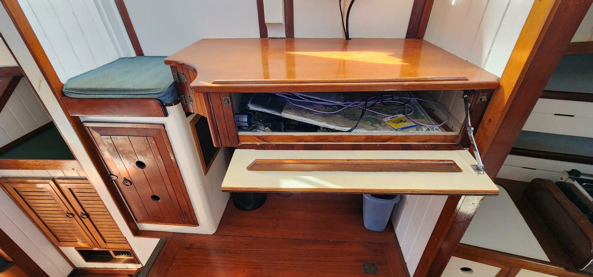 Hesper 32ft Tillotson Pearson Yacht For Sale